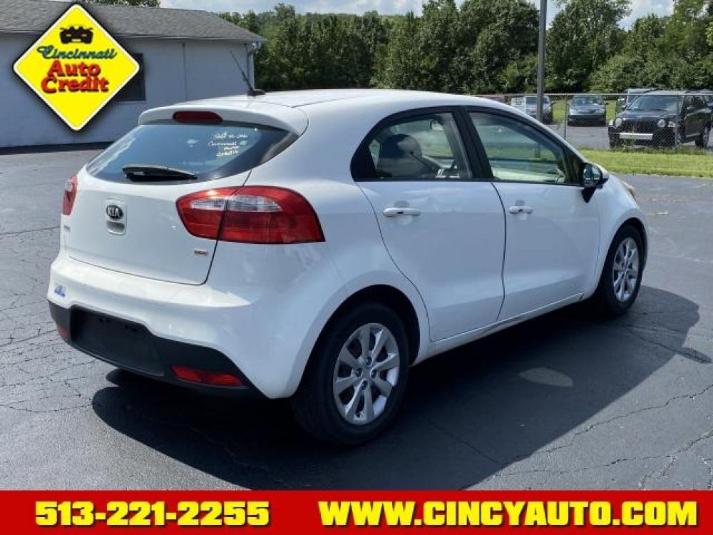 2014 Clear White Kia Rio 5-Door LX (KNADM5A38E6) with an 1.6 4 Cylinder Direct Injection engine, Automatic transmission, located at 5489 Dixie Highway, Fairfield, OH, 45014, (513) 221-2255, 39.333084, -84.523834 - Photo #2