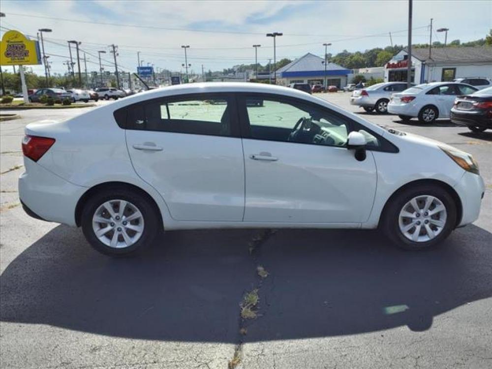 2013 Clear White Kia Rio LX (KNADM4A34D6) with an 1.6L 1.6L I4 138hp 123ft. lbs. Direct Injection engine, 6-Speed Shiftable Automatic transmission, located at 5489 Dixie Highway, Fairfield, OH, 45014, (513) 221-2255, 39.333084, -84.523834 - Photo #6