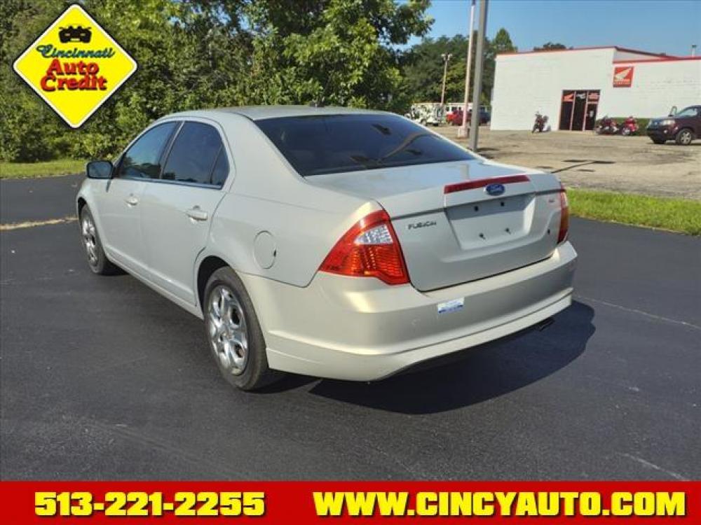 2010 Brilliant Silver Clearcoat Metallic Ford Fusion SE (3FAHP0HA0AR) with an 2.5L 2.5L I4 175hp 172ft. lbs. Sequential Multiport Fuel Injection engine, Other transmission, located at 5489 Dixie Highway, Fairfield, OH, 45014, (513) 221-2255, 39.333084, -84.523834 - Photo #2