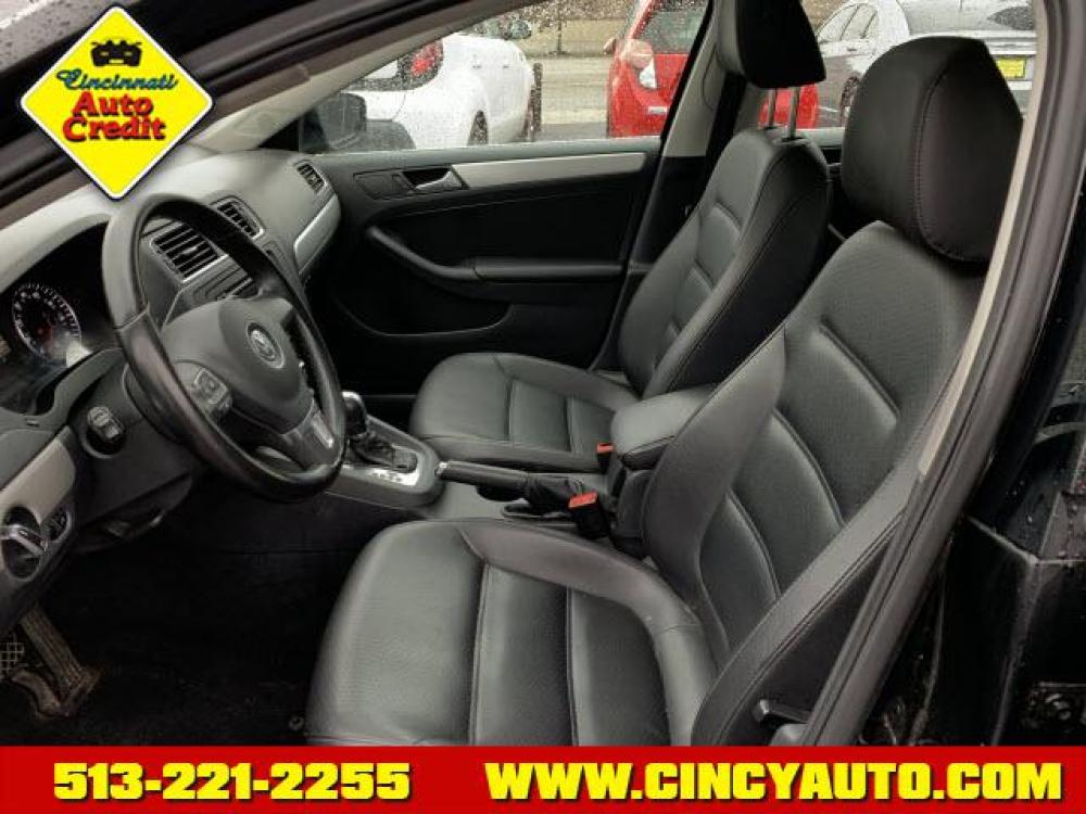 2014 Black Uni Volkswagen Jetta SE PZEV (3VWD17AJXEM) with an 1.8 4 Cylinder Direct Injection engine, Automatic transmission, located at 2813 Gilbert Avenue, Cincinnati, OH, 45206, (513) 221-2255, 39.130219, -84.489189 - Photo #5