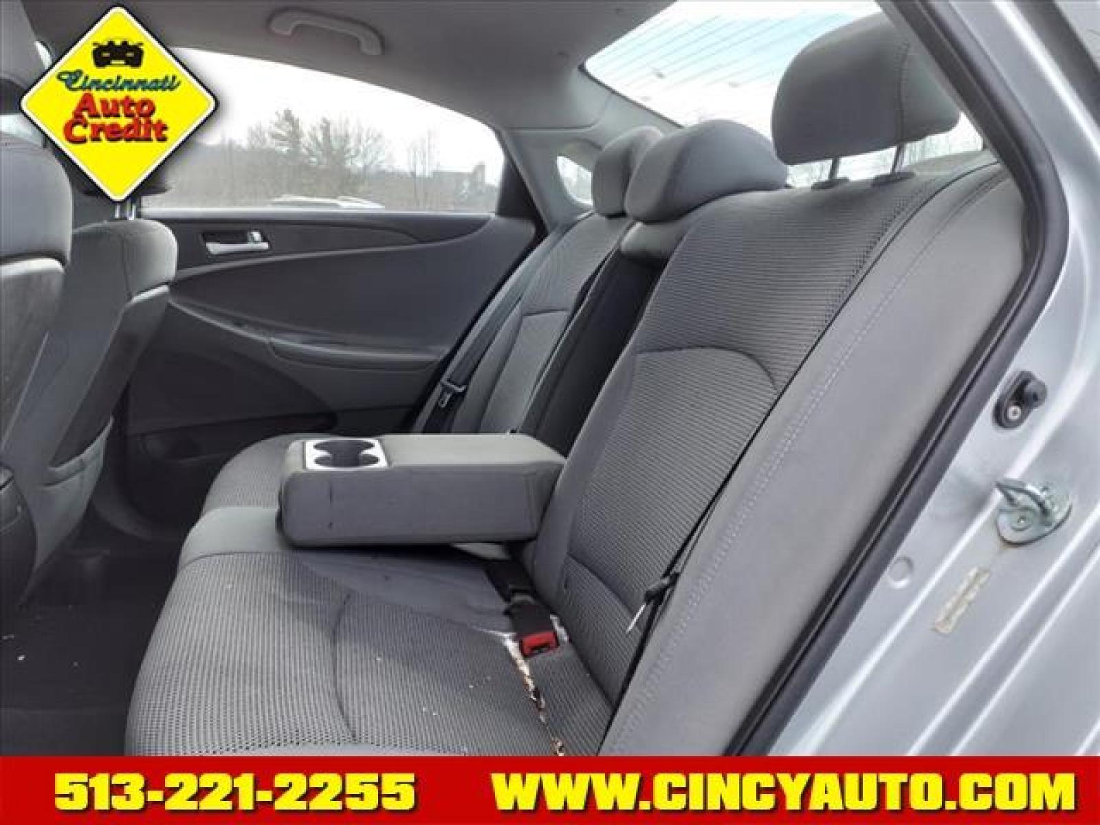 2011 Radiant Silver Hyundai SONATA GLS (5NPEB4AC5BH) with an 2.4L 2.4L I4 198hp 184ft. lbs. Direct Injection engine, 6-Speed Shiftable Automatic transmission, located at 5489 Dixie Highway, Fairfield, OH, 45014, (513) 221-2255, 39.333084, -84.523834 - Photo #4