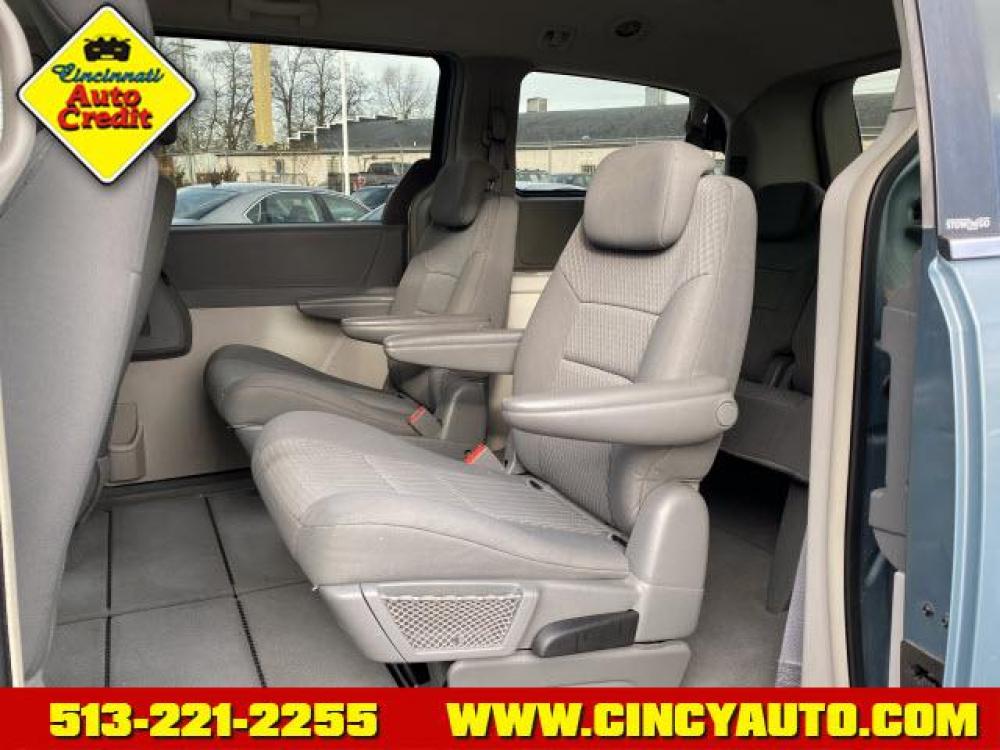 2009 Clearwater Blue Pearl Coat Chrysler Town and Country Touring (2A8HR54159R) with an 6 Cylinder Fuel Injected engine, Automatic transmission, located at 2813 Gilbert Avenue, Cincinnati, OH, 45206, (513) 221-2255, 39.130219, -84.489189 - Photo #4