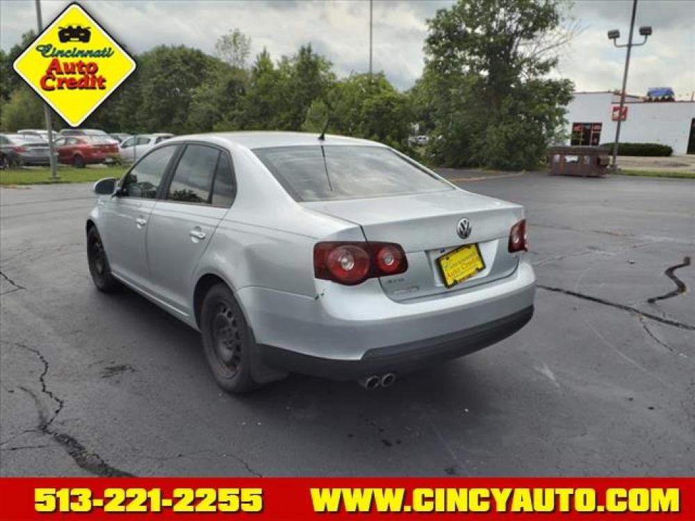 2008 Reflex Silver Metallic Volkswagen Jetta S (3VWJM71K68M) with an 2.5L I5 170hp 177ft. lbs. Sequential Multiport Fuel Injection engine, 6-Speed Shiftable Automatic transmission, located at 5489 Dixie Highway, Fairfield, OH, 45014, (513) 221-2255, 39.333084, -84.523834 - Photo #2