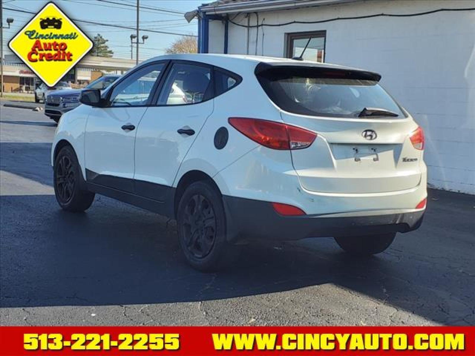 2010 Cotton White Hyundai TUCSON GLS (KM8JT3AC8AU) with an 2.4L 2.4L I4 176hp 168ft. lbs. Sequential Multiport Fuel Injection engine, 6-Speed Shiftable Automatic transmission, located at 5489 Dixie Highway, Fairfield, OH, 45014, (513) 221-2255, 39.333084, -84.523834 - Photo #2