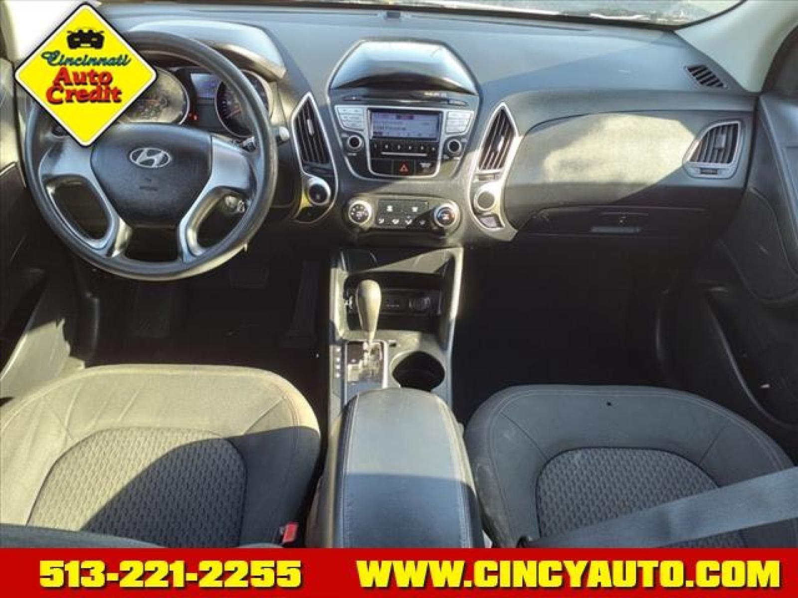 2010 Cotton White Hyundai TUCSON GLS (KM8JT3AC8AU) with an 2.4L 2.4L I4 176hp 168ft. lbs. Sequential Multiport Fuel Injection engine, 6-Speed Shiftable Automatic transmission, located at 5489 Dixie Highway, Fairfield, OH, 45014, (513) 221-2255, 39.333084, -84.523834 - Photo #3