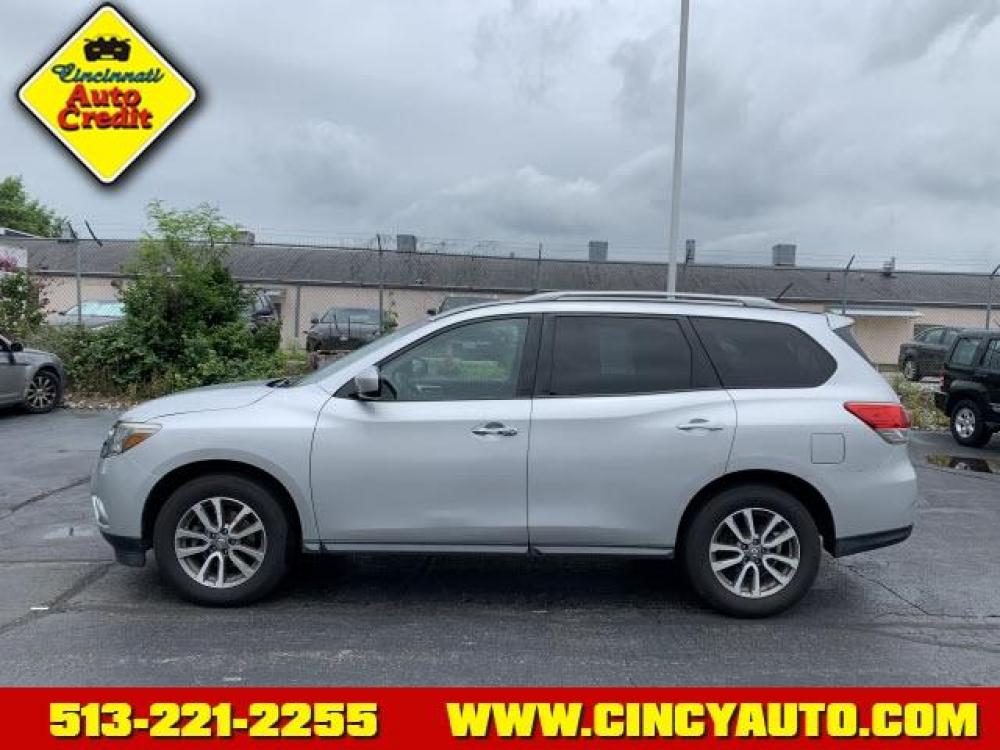 2013 Brilliant Silver Nissan Pathfinder SV (5N1AR2MM8DC) with an 3.5 6 Cylinder Sequential Multiport Fuel Injection engine, Automatic transmission, located at 2813 Gilbert Avenue, Cincinnati, OH, 45206, (513) 221-2255, 39.130219, -84.489189 - Photo #1