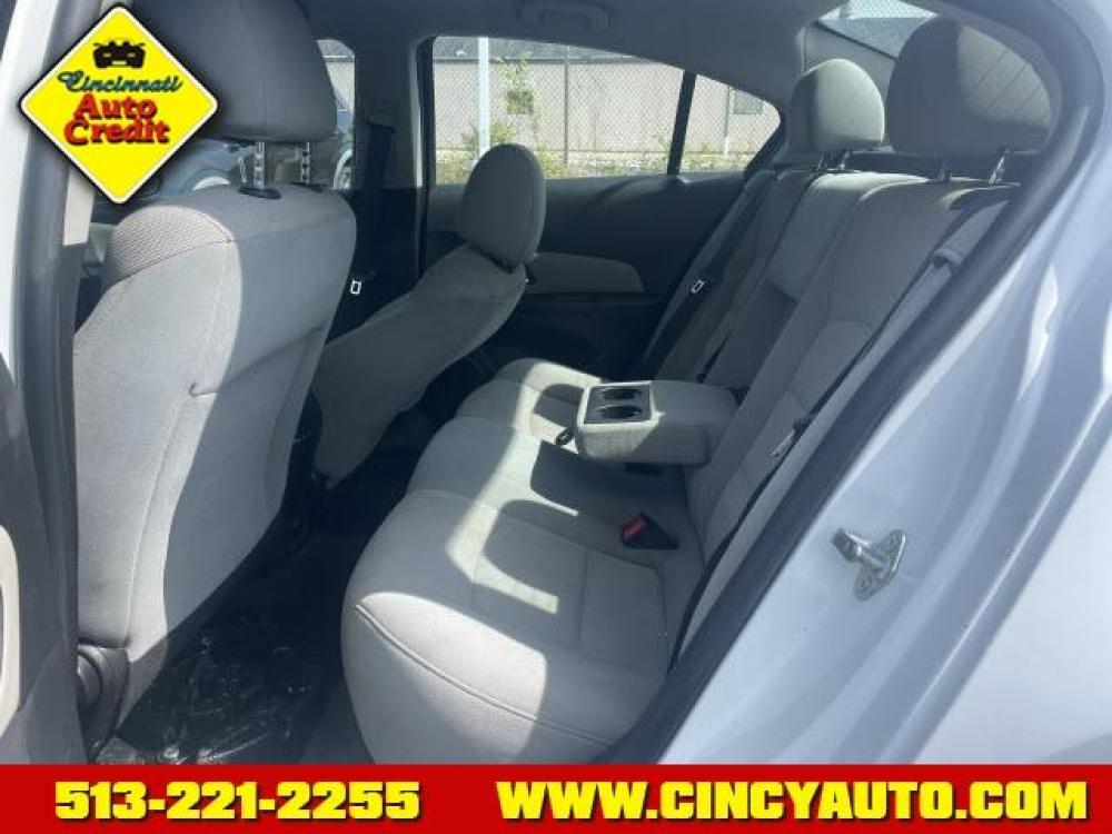2014 Summit White Chevrolet Cruze 1LT Auto (1G1PC5SB7E7) with an 1.4L 4 Cylinder Fuel Injected engine, Automatic transmission, located at 2813 Gilbert Avenue, Cincinnati, OH, 45206, (513) 221-2255, 39.130219, -84.489189 - Photo #4