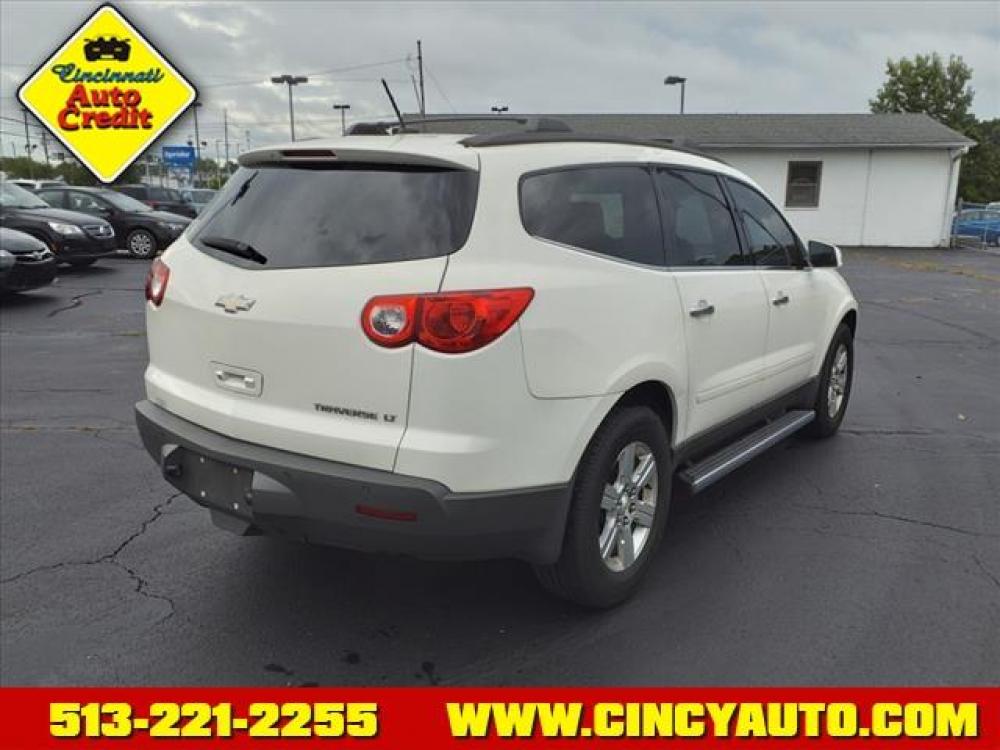 2012 White Chevrolet Traverse LT (1GNKRJED7CJ) with an 3.6L 3.6L V6 281hp 266ft. lbs. Direct Injection engine, 6-Speed Shiftable Automatic transmission, located at 5489 Dixie Highway, Fairfield, OH, 45014, (513) 221-2255, 39.333084, -84.523834 - Photo #2