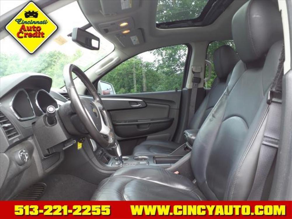 2012 White Chevrolet Traverse LT (1GNKRJED7CJ) with an 3.6L 3.6L V6 281hp 266ft. lbs. Direct Injection engine, 6-Speed Shiftable Automatic transmission, located at 5489 Dixie Highway, Fairfield, OH, 45014, (513) 221-2255, 39.333084, -84.523834 - Photo #5