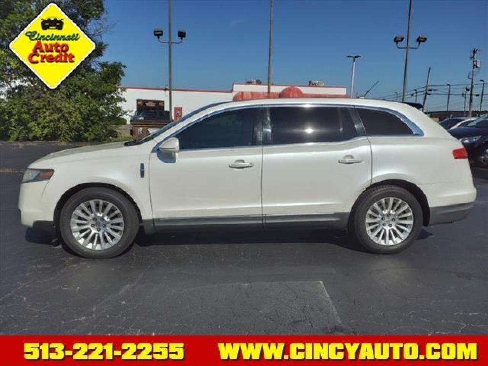 2010 White Platinum Metallic Tri-Coat Lincoln MKT Base (2LMHJ5AR3AB) with an 3.7L 3.7L V6 268hp 267ft. lbs. Sequential Multiport Fuel Injection engine, 6-Speed Shiftable Automatic transmission, located at 5489 Dixie Highway, Fairfield, OH, 45014, (513) 221-2255, 39.333084, -84.523834 - Photo #1