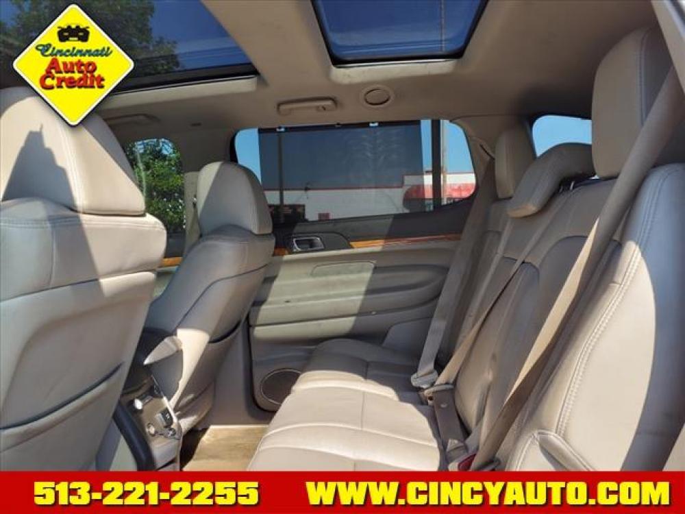 2010 White Platinum Metallic Tri-Coat Lincoln MKT Base (2LMHJ5AR3AB) with an 3.7L 3.7L V6 268hp 267ft. lbs. Sequential Multiport Fuel Injection engine, 6-Speed Shiftable Automatic transmission, located at 5489 Dixie Highway, Fairfield, OH, 45014, (513) 221-2255, 39.333084, -84.523834 - Photo #4