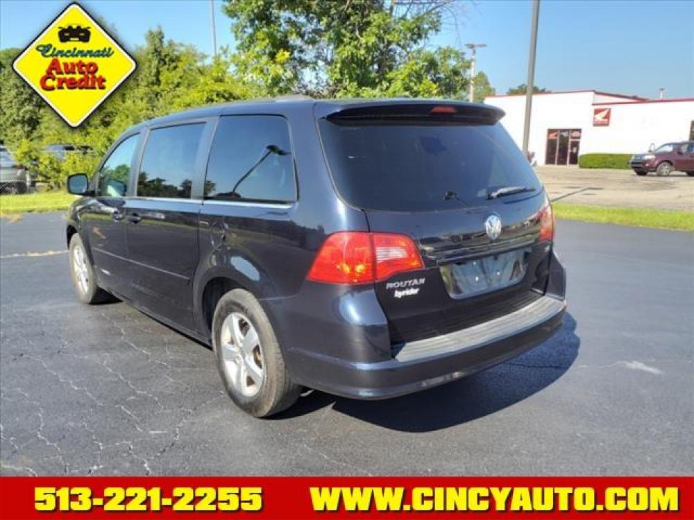 2011 Neptune Blue Metallic Volkswagen Routan SE (2V4RW3DG2BR) with an 3.6L V6 283hp 260ft. lbs. Sequential Multiport Fuel Injection engine, 6-Speed Shiftable Automatic transmission, located at 5489 Dixie Highway, Fairfield, OH, 45014, (513) 221-2255, 39.333084, -84.523834 - Photo #2
