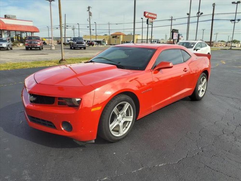 2012 Victory Red Chevrolet Camaro LS (2G1FE1E30C9) with an 3.6L 3.6L V6 323hp 278ft. lbs. Fuel Injection engine, 6-Speed Manual transmission, located at 5489 Dixie Highway, Fairfield, OH, 45014, (513) 221-2255, 39.333084, -84.523834 - Photo #6