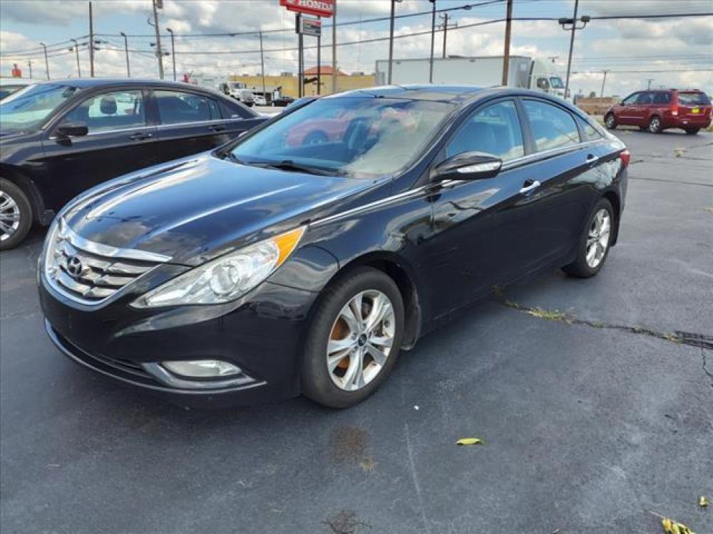 2012 Midnight Black Hyundai Sonata Limited (5NPEC4AC0CH) with an 2.4L 2.4L I4 198hp 184ft. lbs. Direct Injection engine, 6-Speed Shiftable Automatic transmission, located at 5489 Dixie Highway, Fairfield, OH, 45014, (513) 221-2255, 39.333084, -84.523834 - Photo #6