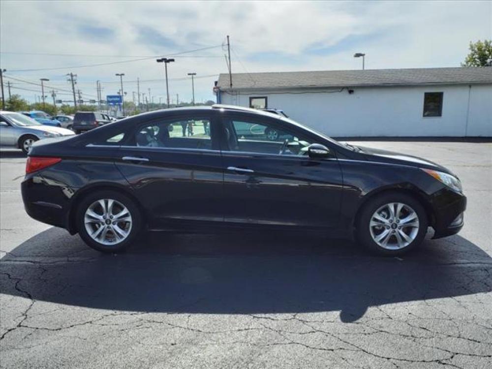 2012 Midnight Black Hyundai Sonata Limited (5NPEC4AC0CH) with an 2.4L 2.4L I4 198hp 184ft. lbs. Direct Injection engine, 6-Speed Shiftable Automatic transmission, located at 5489 Dixie Highway, Fairfield, OH, 45014, (513) 221-2255, 39.333084, -84.523834 - Photo #7