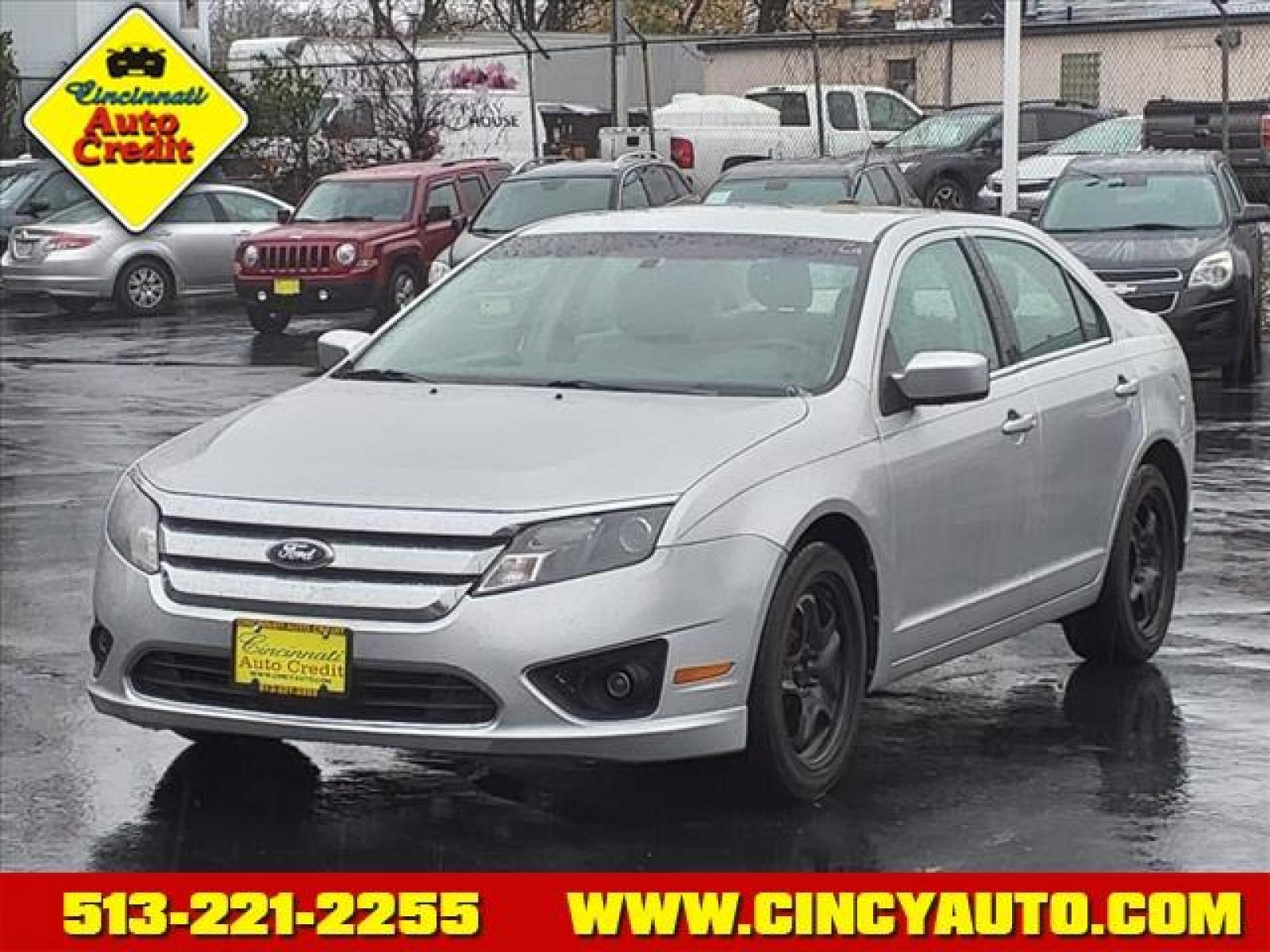 2011 White Platinum Metallic Tri-Coat Ford Fusion SE (3FAHP0HA8BR) with an 2.5L 2.5L I4 175hp 172ft. lbs. Sequential Multiport Fuel Injection engine, 6-Speed Automatic transmission, located at 2813 Gilbert Avenue, Cincinnati, OH, 45206, (513) 221-2255, 39.130219, -84.489189 - Photo #0