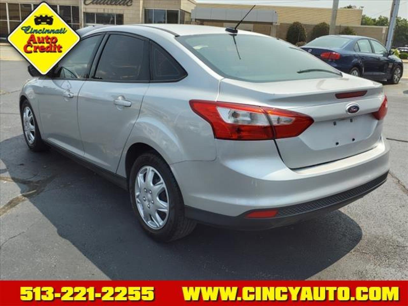 2012 Ingot Silver Metallic Ford Focus SE (1FAHP3F20CL) with an 2.0L 2.0L I4 160hp 146ft. lbs. Fuel Injection engine, 5-Speed Manual transmission, located at 2813 Gilbert Avenue, Cincinnati, OH, 45206, (513) 221-2255, 39.130219, -84.489189 - Photo #2