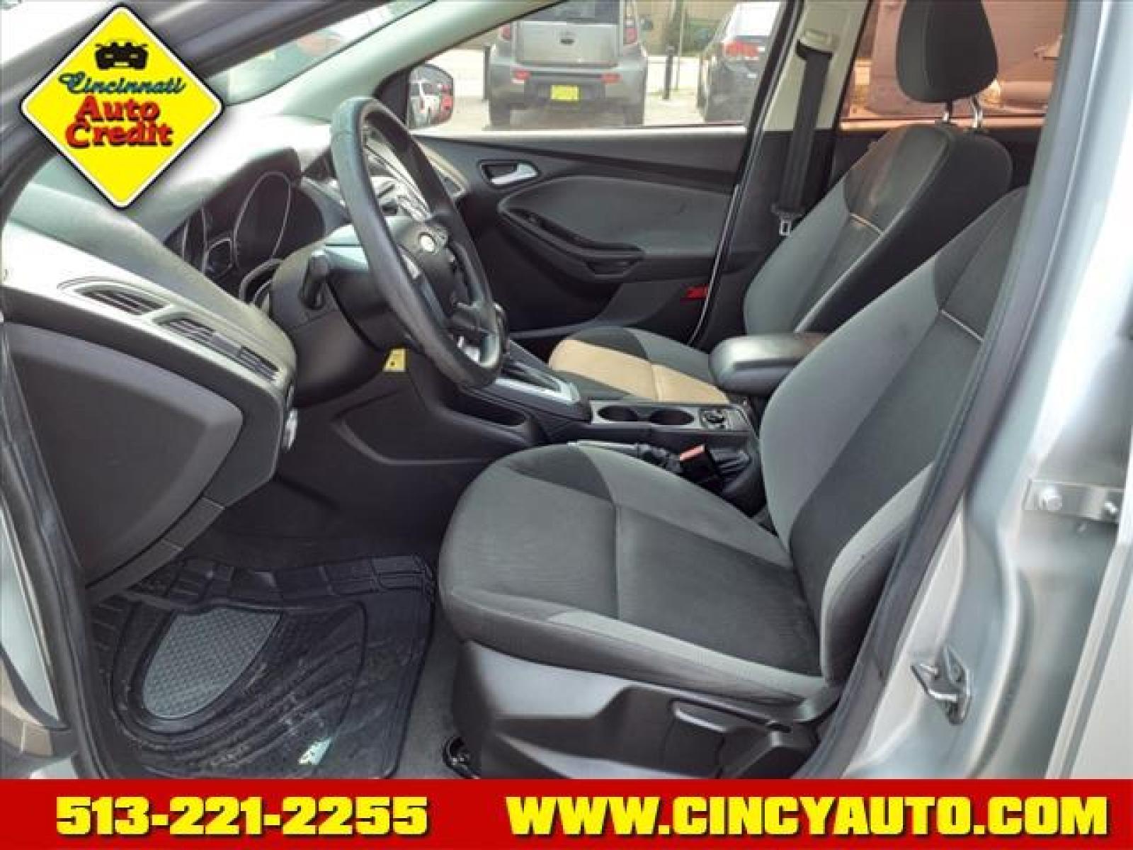 2012 Ingot Silver Metallic Ford Focus SE (1FAHP3F20CL) with an 2.0L 2.0L I4 160hp 146ft. lbs. Fuel Injection engine, 5-Speed Manual transmission, located at 2813 Gilbert Avenue, Cincinnati, OH, 45206, (513) 221-2255, 39.130219, -84.489189 - Photo #5