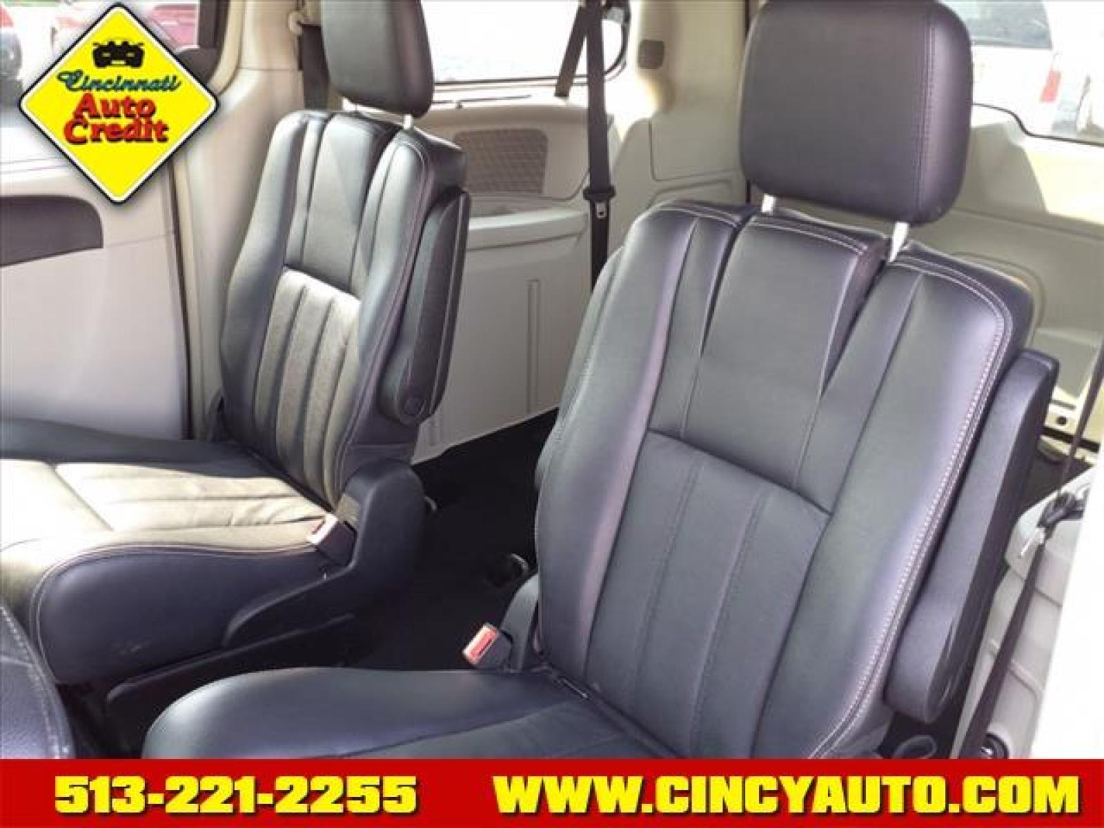 2011 Dark Charcoal Pearl Coat Chrysler Town and Country Touring-L (2A4RR8DG7BR) with an 3.6L Pentastar 3.6L Flex Fuel Sequential Multiport Fuel Injection engine, 6-Speed Shiftable Automatic transmission, located at 2813 Gilbert Avenue, Cincinnati, OH, 45206, (513) 221-2255, 39.130219, -84.489189 - Photo #4