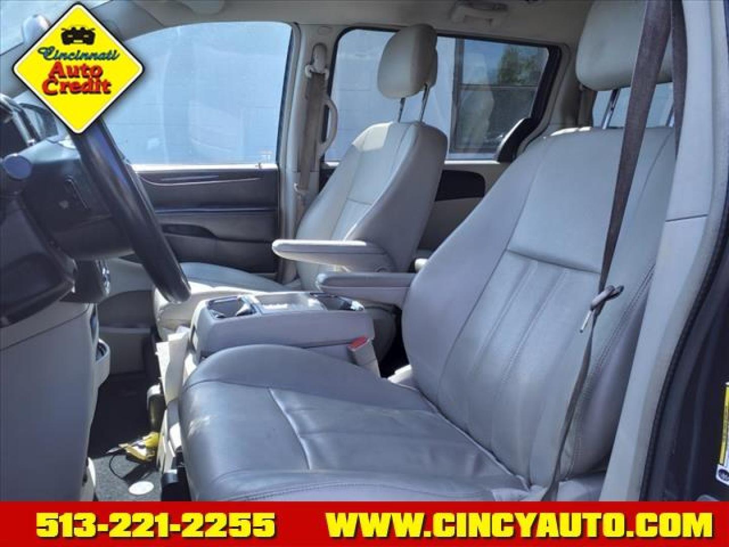 2013 Maximum Steel Metallic Clear Coat Chrysler Town and Country Touring (2C4RC1BG3DR) with an 3.6L Pentastar 3.6L Flex Fuel V6 283hp 260ft. lbs. Sequential Multiport Fuel Injection engine, 6-Speed Shiftable Automatic transmission, located at 5489 Dixie Highway, Fairfield, OH, 45014, (513) 221-2255, 39.333084, -84.523834 - Photo#4