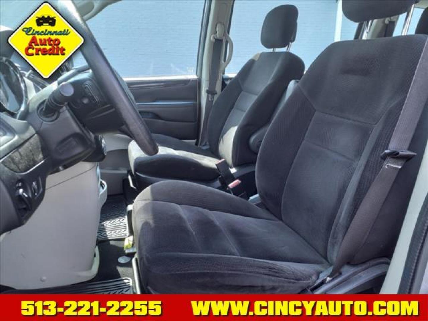 2014 Billet Silver Metallic Clear Coat Dodge Grand Caravan American Value Package (2C4RDGBG0ER) with an 3.6L Pentastar 3.6L Flex Fuel V6 283hp 260ft. lbs. Sequential Multiport Fuel Injection engine, 6-Speed Shiftable Automatic transmission, located at 2813 Gilbert Avenue, Cincinnati, OH, 45206, (513) 221-2255, 39.130219, -84.489189 - Photo#5