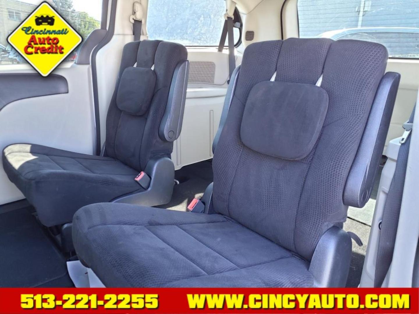 2012 Bright Silver Metallic Clear Coat Dodge Grand Caravan SXT (2C4RDGCG6CR) with an 3.6L Pentastar 3.6L Flex Fuel V6 283hp 260ft. lbs. Sequential Multiport Fuel Injection engine, 6-Speed Shiftable Automatic transmission, located at 2813 Gilbert Avenue, Cincinnati, OH, 45206, (513) 221-2255, 39.130219, -84.489189 - Photo#4