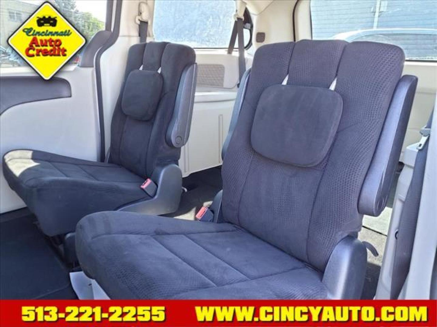 2012 Bright Silver Metallic Clear Coat Dodge Grand Caravan SXT (2C4RDGCG6CR) with an 3.6L Pentastar 3.6L Flex Fuel V6 283hp 260ft. lbs. Sequential Multiport Fuel Injection engine, 6-Speed Shiftable Automatic transmission, located at 2813 Gilbert Avenue, Cincinnati, OH, 45206, (513) 221-2255, 39.130219, -84.489189 - Photo#4