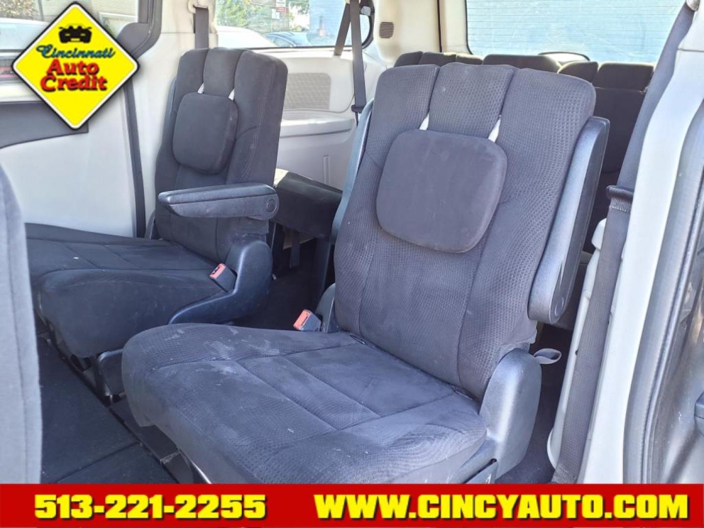 2012 Dark Charcoal Pearl Coat Dodge Grand Caravan SXT (2C4RDGCG6CR) with an 3.6L Pentastar 3.6L Flex Fuel V6 283hp 260ft. lbs. Sequential Multiport Fuel Injection engine, 6-Speed Shiftable Automatic transmission, located at 2813 Gilbert Avenue, Cincinnati, OH, 45206, (513) 221-2255, 39.130219, -84.489189 - Photo#4