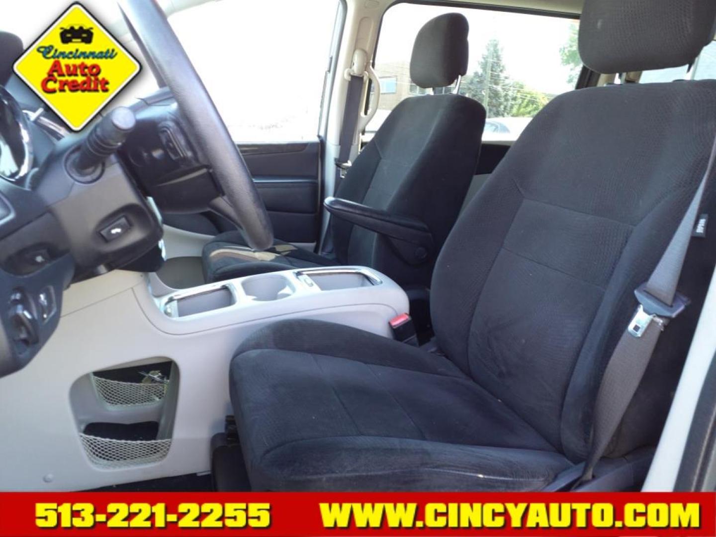 2012 Dark Charcoal Pearl Coat Dodge Grand Caravan SXT (2C4RDGCG6CR) with an 3.6L Pentastar 3.6L Flex Fuel V6 283hp 260ft. lbs. Sequential Multiport Fuel Injection engine, 6-Speed Shiftable Automatic transmission, located at 2813 Gilbert Avenue, Cincinnati, OH, 45206, (513) 221-2255, 39.130219, -84.489189 - Photo#5