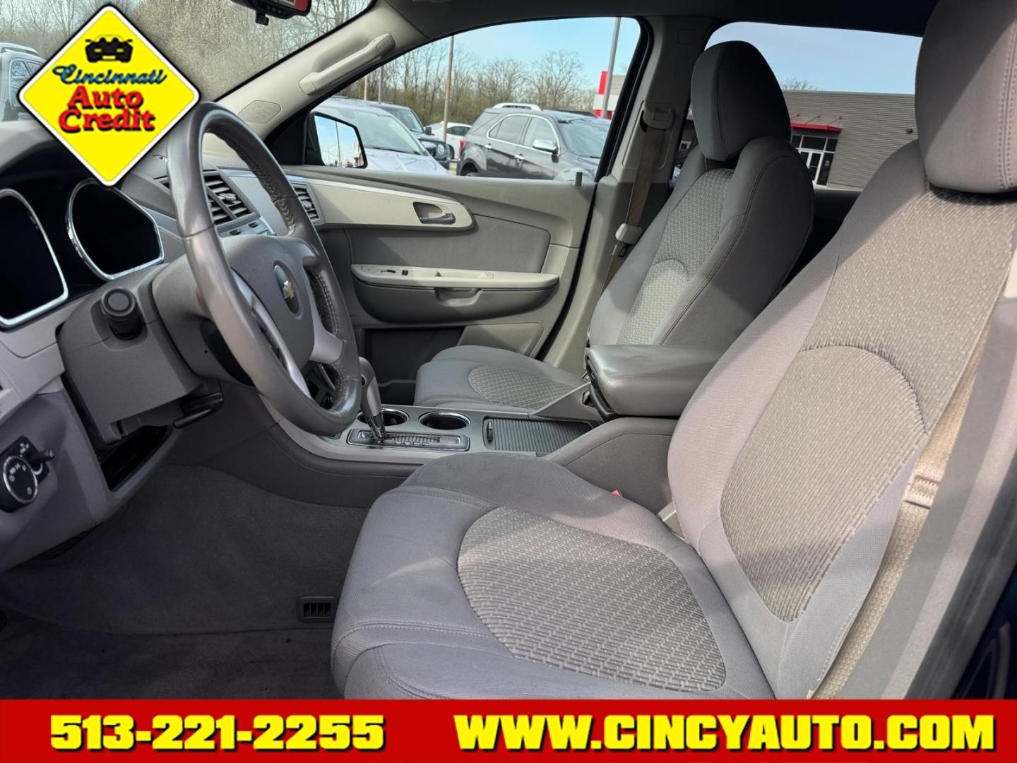 2012 Dark Blue Metallic Chevrolet Traverse LS (1GNKRFED9CJ) with an 3.6L 3.6L V6 281hp 266ft. lbs. Direct Injection engine, 6-Speed Shiftable Automatic transmission, located at 5489 Dixie Highway, Fairfield, OH, 45014, (513) 221-2255, 39.333084, -84.523834 - Photo#5