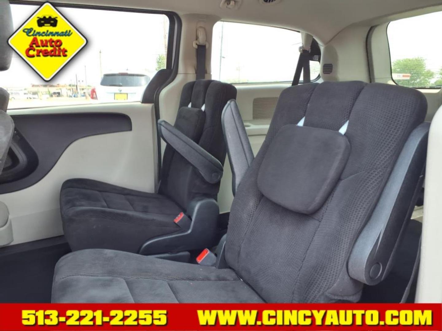 2013 Billet Silver Metallic Clear Coat Dodge Grand Caravan SXT (2C4RDGCG0DR) with an 3.6L Pentastar 3.6L V6 283hp 260ft. lbs. Sequential Multiport Fuel Injection engine, 6-Speed Shiftable Automatic transmission, located at 5489 Dixie Highway, Fairfield, OH, 45014, (513) 221-2255, 39.333084, -84.523834 - Photo#4