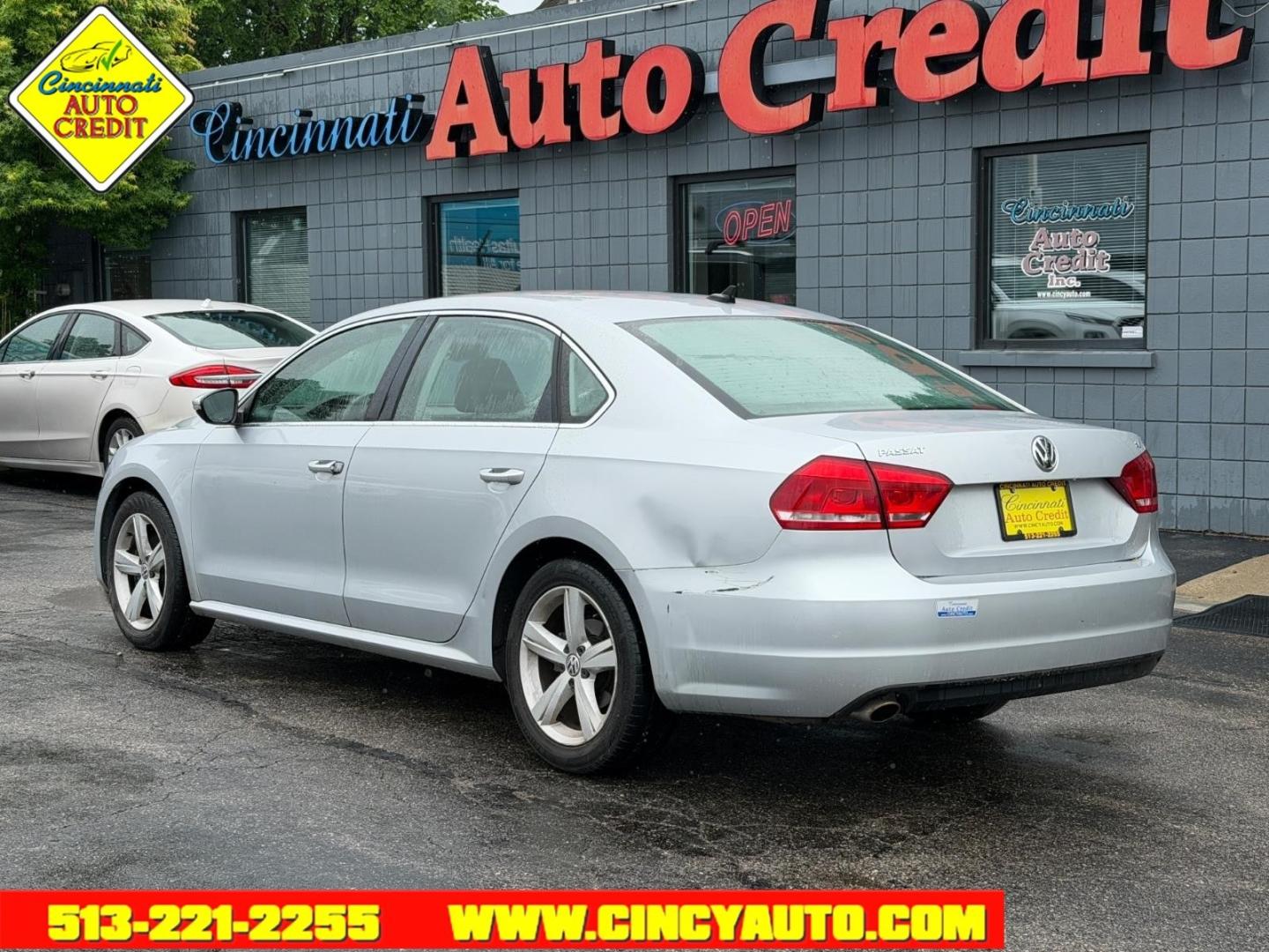 2012 Reflex Silver Metallic 8e8e Volkswagen Passat SE PZEV (1VWBP7A38CC) with an 2.5L 2.5L I5 170hp 177ft. lbs. PZEV Sequential Multiport Fuel Injection engine, 6-Speed Shiftable Automatic transmission, located at 2813 Gilbert Avenue, Cincinnati, OH, 45206, (513) 221-2255, 39.130219, -84.489189 - Photo#2