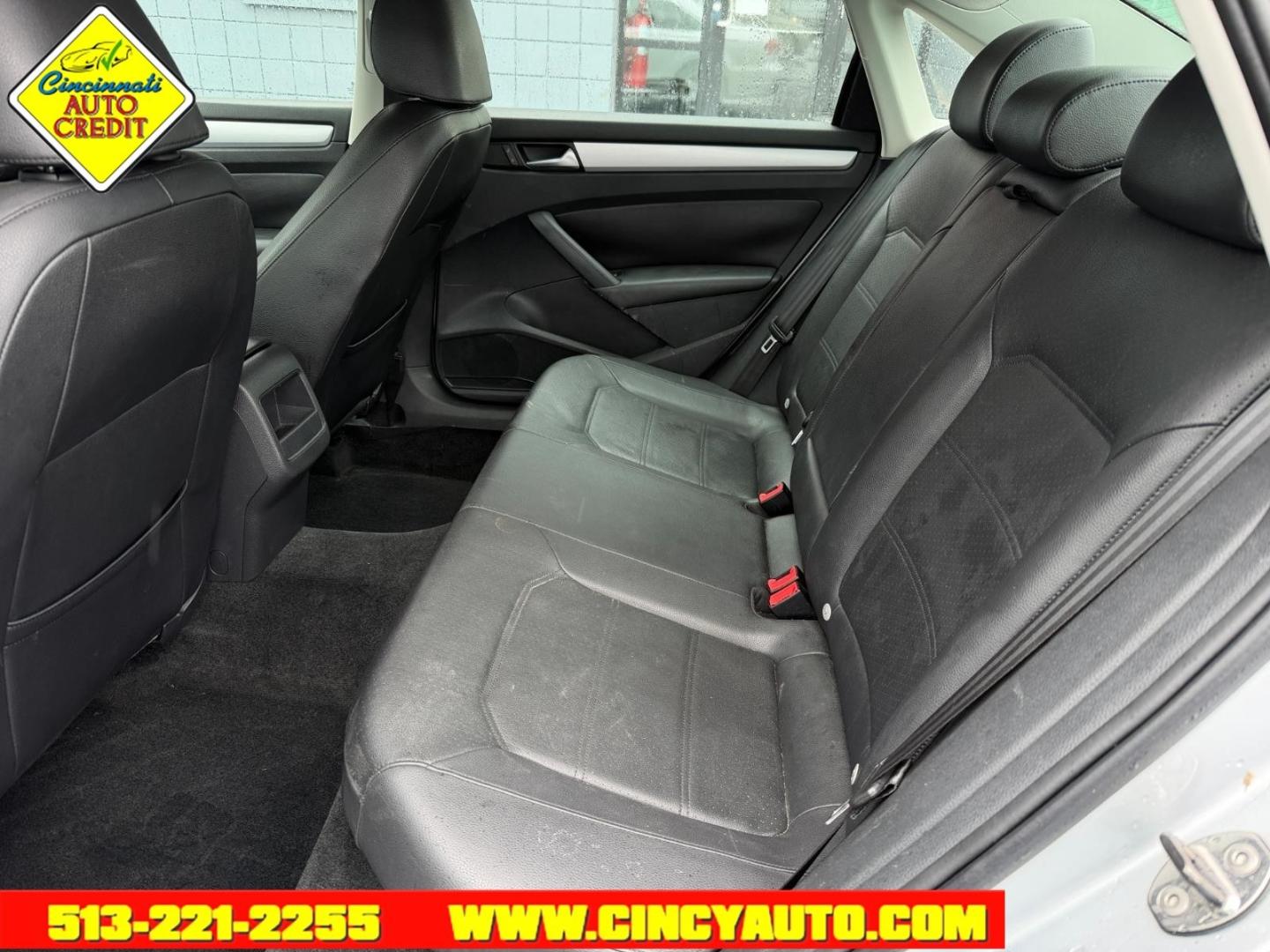2012 Reflex Silver Metallic 8e8e Volkswagen Passat SE PZEV (1VWBP7A38CC) with an 2.5L 2.5L I5 170hp 177ft. lbs. PZEV Sequential Multiport Fuel Injection engine, 6-Speed Shiftable Automatic transmission, located at 2813 Gilbert Avenue, Cincinnati, OH, 45206, (513) 221-2255, 39.130219, -84.489189 - Photo#4