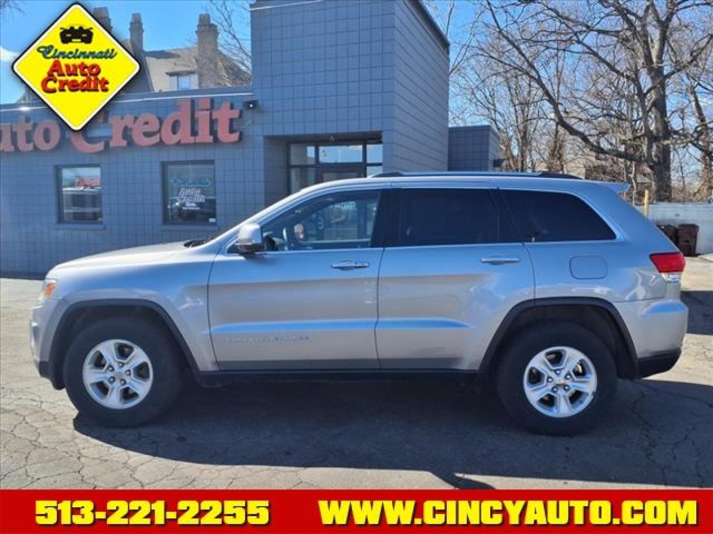 2015 Billet Silver Metallic Clear Coat Psc Jeep Grand Cherokee Laredo (1C4RJFAG0FC) with an 3.6L 3.6L V6 290hp 260ft. lbs. Sequential Multiport Fuel Injection engine, 8-Speed Shiftable Automatic transmission, located at 2813 Gilbert Avenue, Cincinnati, OH, 45206, (513) 221-2255, 39.130219, -84.489189 - Photo#1
