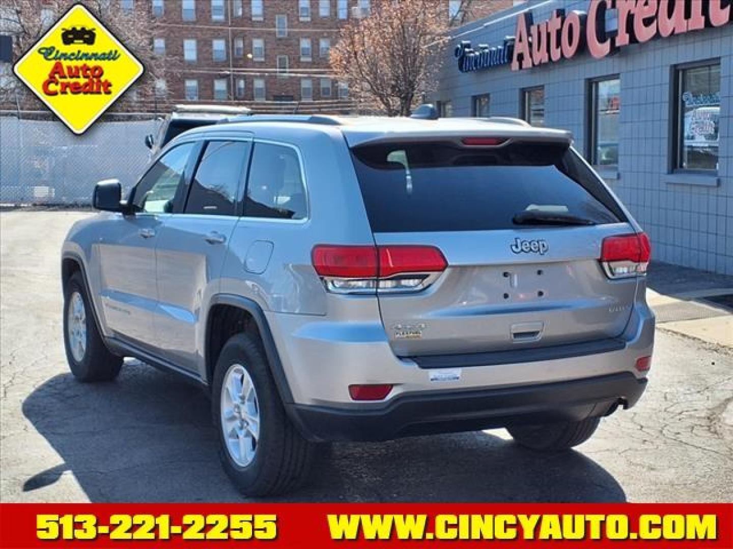 2015 Billet Silver Metallic Clear Coat Psc Jeep Grand Cherokee Laredo (1C4RJFAG0FC) with an 3.6L 3.6L V6 290hp 260ft. lbs. Sequential Multiport Fuel Injection engine, 8-Speed Shiftable Automatic transmission, located at 2813 Gilbert Avenue, Cincinnati, OH, 45206, (513) 221-2255, 39.130219, -84.489189 - Photo#2