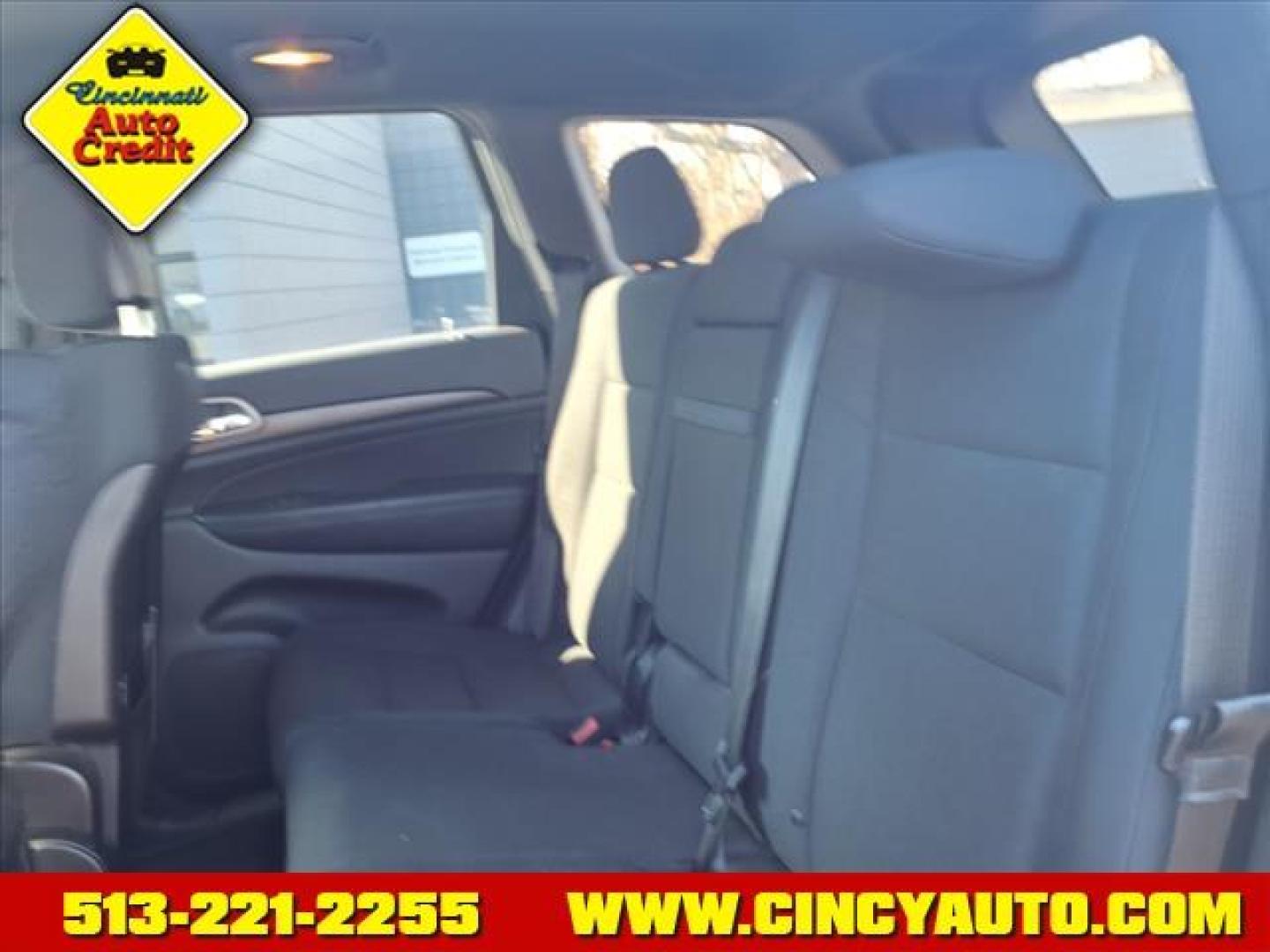 2015 Billet Silver Metallic Clear Coat Psc Jeep Grand Cherokee Laredo (1C4RJFAG0FC) with an 3.6L 3.6L V6 290hp 260ft. lbs. Sequential Multiport Fuel Injection engine, 8-Speed Shiftable Automatic transmission, located at 2813 Gilbert Avenue, Cincinnati, OH, 45206, (513) 221-2255, 39.130219, -84.489189 - Photo#4