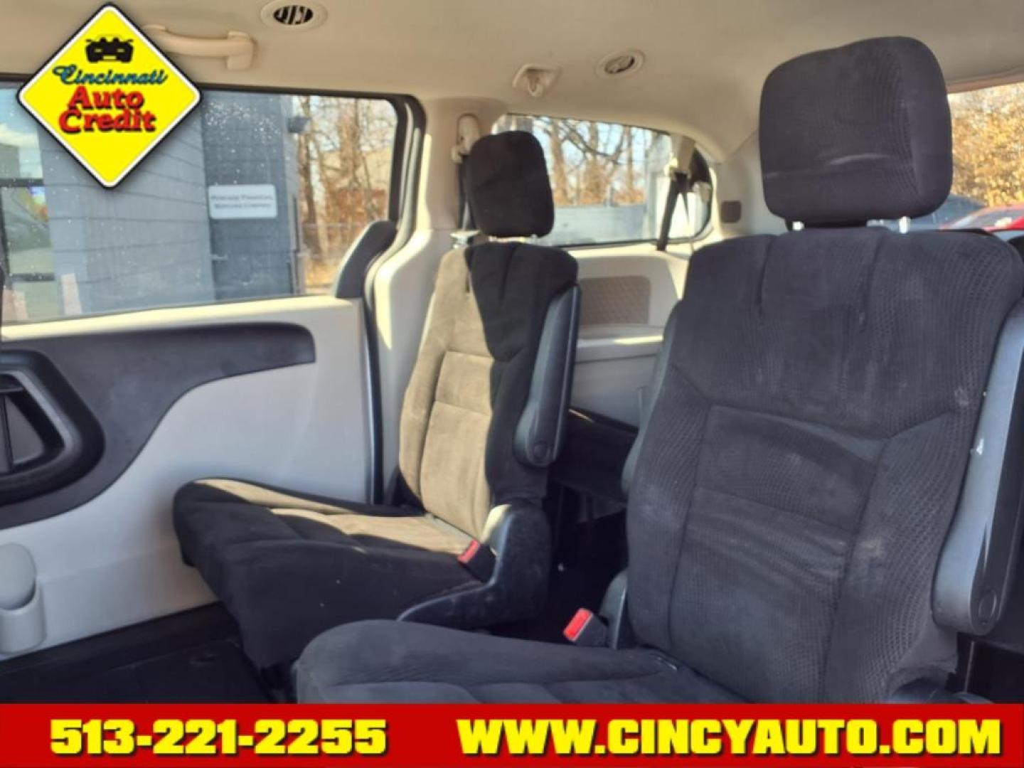 2016 Bright White Clear Coat Pw7 Dodge Grand Caravan SE (2C4RDGBG6GR) with an 3.6L Pentastar 3.6L Flex Fuel V6 283hp 260ft. lbs. Sequential Multiport Fuel Injection engine, 6-Speed Shiftable Automatic transmission, located at 2813 Gilbert Avenue, Cincinnati, OH, 45206, (513) 221-2255, 39.130219, -84.489189 - Photo#4