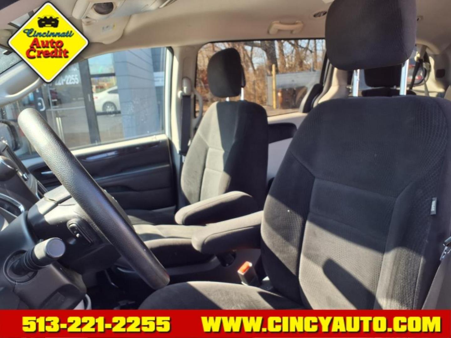 2016 Bright White Clear Coat Pw7 Dodge Grand Caravan SE (2C4RDGBG6GR) with an 3.6L Pentastar 3.6L Flex Fuel V6 283hp 260ft. lbs. Sequential Multiport Fuel Injection engine, 6-Speed Shiftable Automatic transmission, located at 2813 Gilbert Avenue, Cincinnati, OH, 45206, (513) 221-2255, 39.130219, -84.489189 - Photo#5