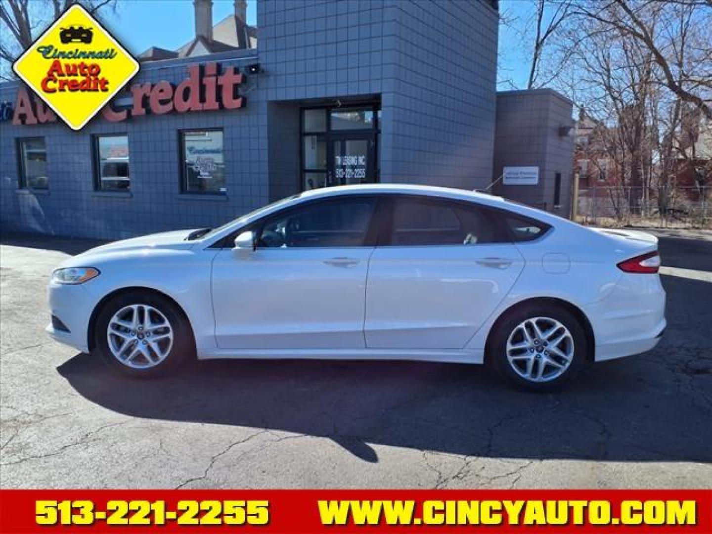 2015 White Platinum Metallic Tri-Coat Ug Ford Fusion SE (3FA6P0H70FR) with an 2.5L 2.5L I4 175hp 175ft. lbs. Sequential Multiport Fuel Injection engine, 6-Speed Shiftable Automatic transmission, located at 2813 Gilbert Avenue, Cincinnati, OH, 45206, (513) 221-2255, 39.130219, -84.489189 - Photo#1