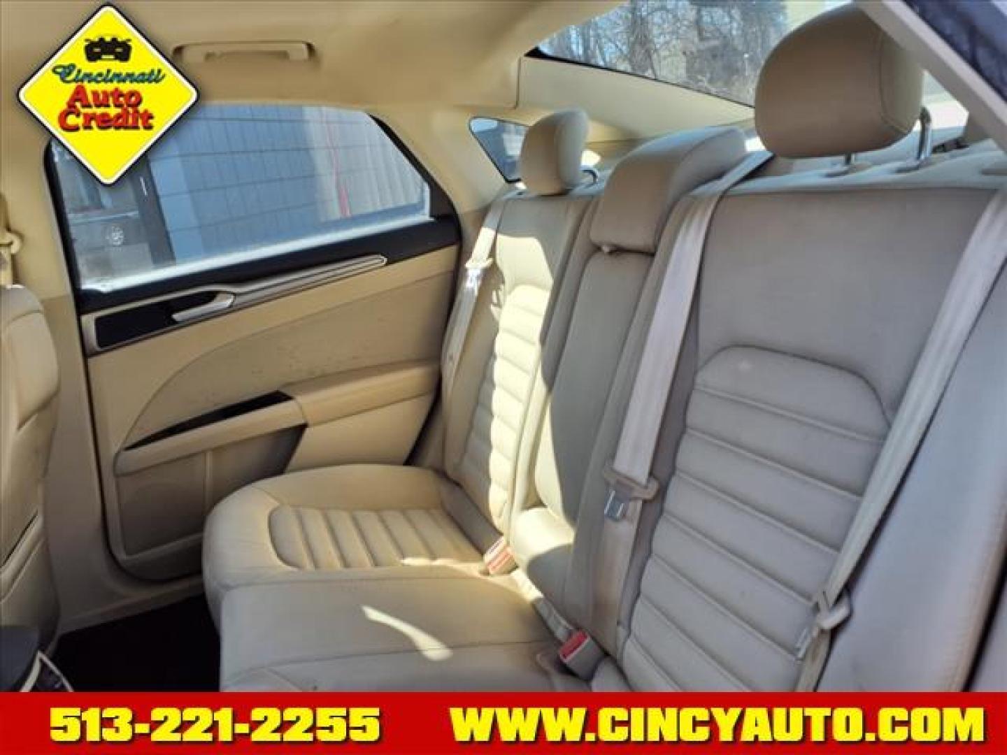 2015 White Platinum Metallic Tri-Coat Ug Ford Fusion SE (3FA6P0H70FR) with an 2.5L 2.5L I4 175hp 175ft. lbs. Sequential Multiport Fuel Injection engine, 6-Speed Shiftable Automatic transmission, located at 2813 Gilbert Avenue, Cincinnati, OH, 45206, (513) 221-2255, 39.130219, -84.489189 - Photo#4