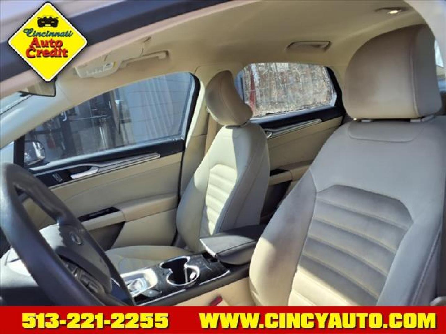2015 White Platinum Metallic Tri-Coat Ug Ford Fusion SE (3FA6P0H70FR) with an 2.5L 2.5L I4 175hp 175ft. lbs. Sequential Multiport Fuel Injection engine, 6-Speed Shiftable Automatic transmission, located at 2813 Gilbert Avenue, Cincinnati, OH, 45206, (513) 221-2255, 39.130219, -84.489189 - Photo#5
