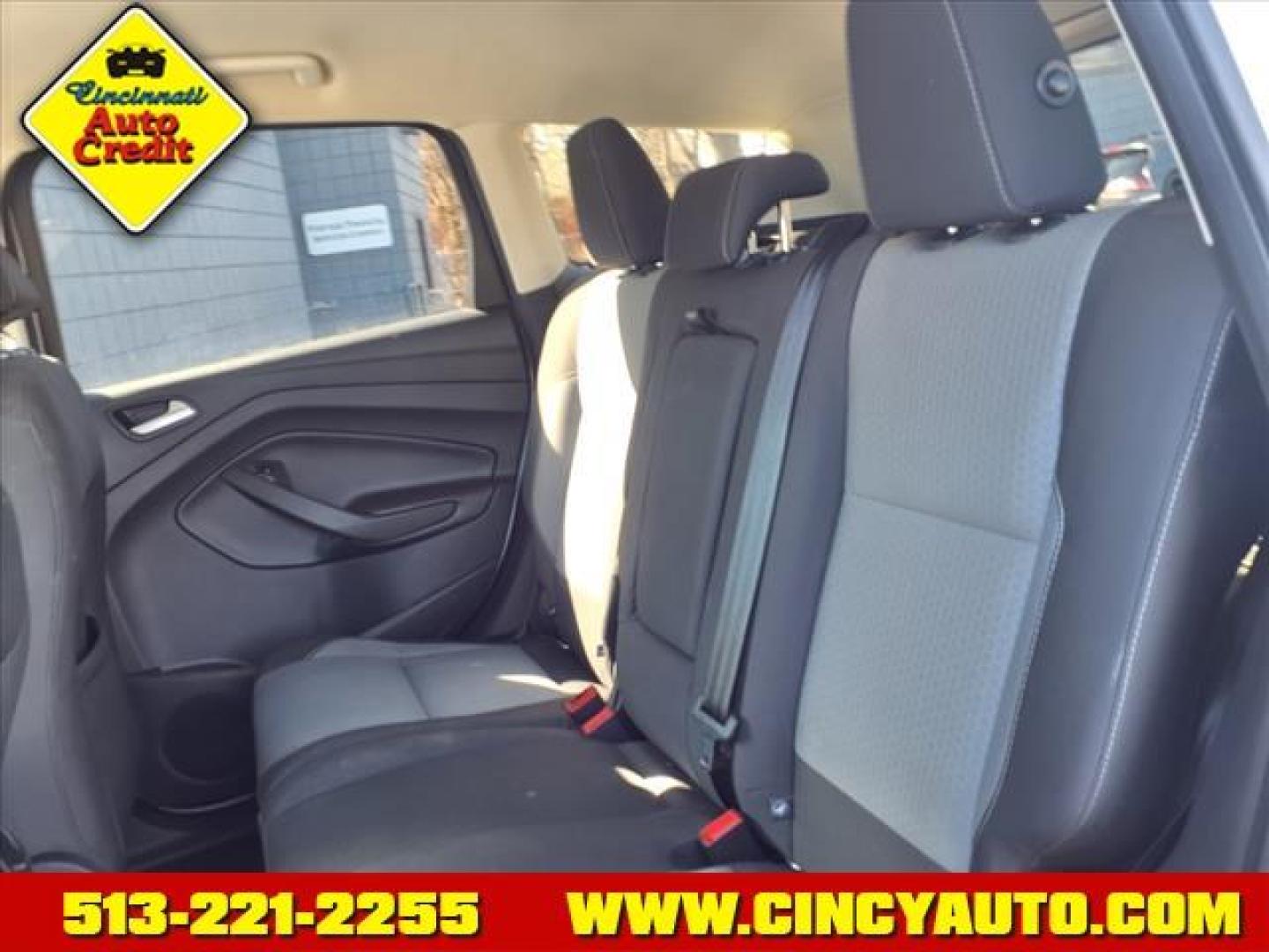 2018 Oxford White Yz Ford Escape SE (1FMCU9GD3JU) with an 1.5L EcoBoost 1.5L Turbo I4 179hp 177ft. lbs. Direct Injection engine, 6-Speed Shiftable Automatic transmission, located at 2813 Gilbert Avenue, Cincinnati, OH, 45206, (513) 221-2255, 39.130219, -84.489189 - Photo#4