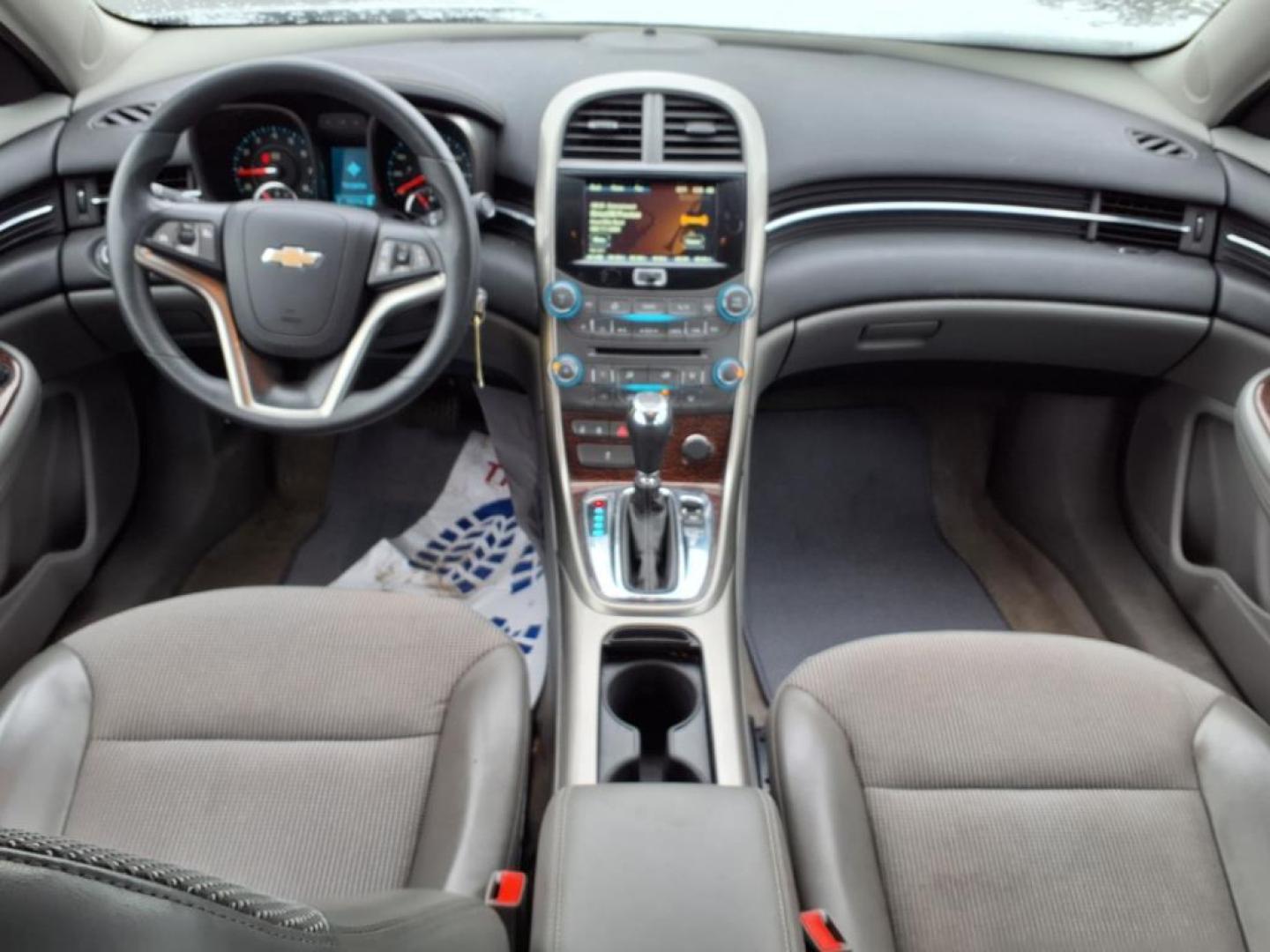 2013 Silver Ice Metallic Gan Chevrolet Malibu LT (1G11C5SA0DF) with an 2.5L Ecotec 2.5L I4 197hp 191ft. lbs. Fuel Injected engine, 6-Speed Shiftable Automatic w/Overdrive transmission, located at 5489 Dixie Highway, Fairfield, OH, 45014, (513) 221-2255, 39.333084, -84.523834 - Photo#3