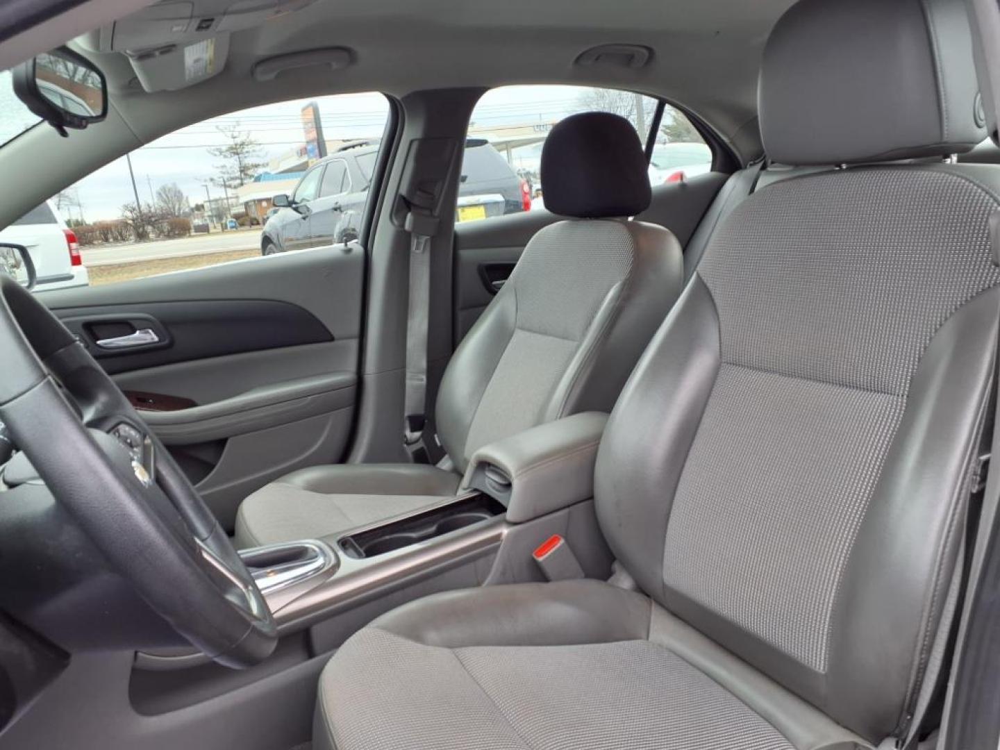 2013 Silver Ice Metallic Gan Chevrolet Malibu LT (1G11C5SA0DF) with an 2.5L Ecotec 2.5L I4 197hp 191ft. lbs. Fuel Injected engine, 6-Speed Shiftable Automatic w/Overdrive transmission, located at 5489 Dixie Highway, Fairfield, OH, 45014, (513) 221-2255, 39.333084, -84.523834 - Photo#5