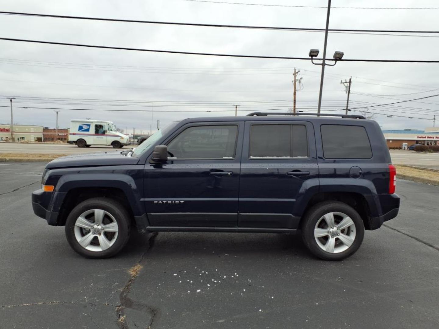 2014 True Blue Pearl Coat Pbu Jeep Patriot Latitude (1C4NJRFB0ED) with an 2.4L 2.4L I4 172hp 165ft. lbs. Sequential Multiport Fuel Injection engine, 6-Speed Shiftable Automatic transmission, located at 5489 Dixie Highway, Fairfield, OH, 45014, (513) 221-2255, 39.333084, -84.523834 - Photo#1