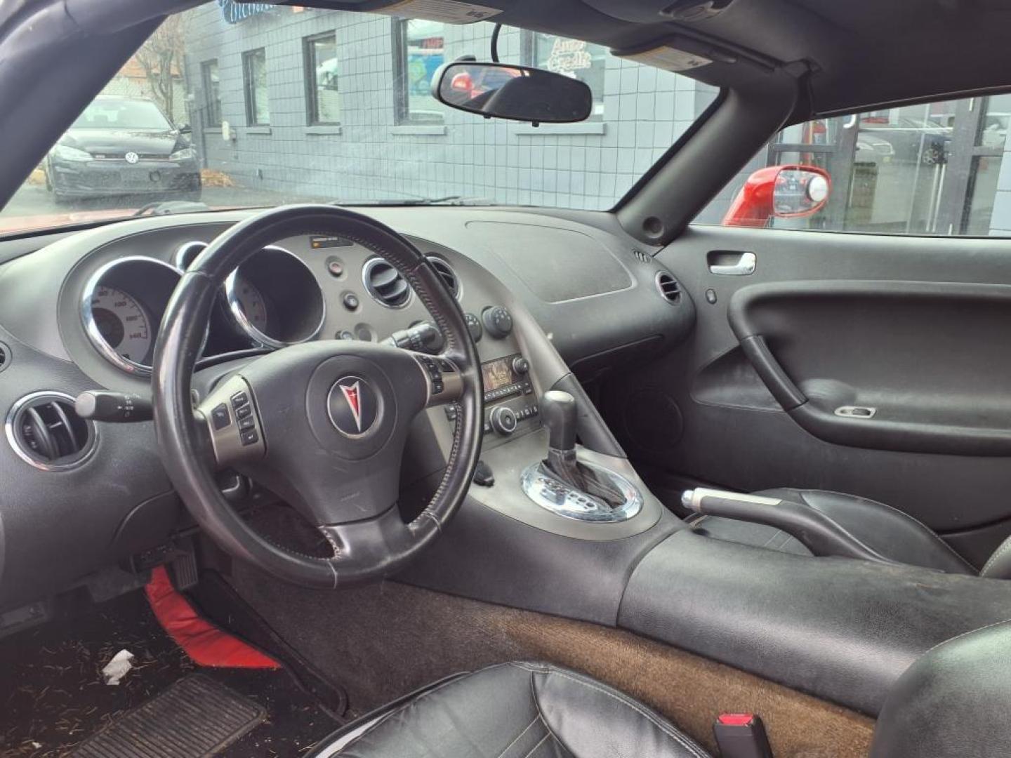 2007 Aggressive 74u Pontiac Solstice Base (1G2MB35B27Y) with an 2.4L 2.4L inline 4 double overhead camshaft 16V Sequential-Port F.I. engine, 5-Speed Automatic transmission, located at 2813 Gilbert Avenue, Cincinnati, OH, 45206, (513) 221-2255, 39.130219, -84.489189 - Photo#3
