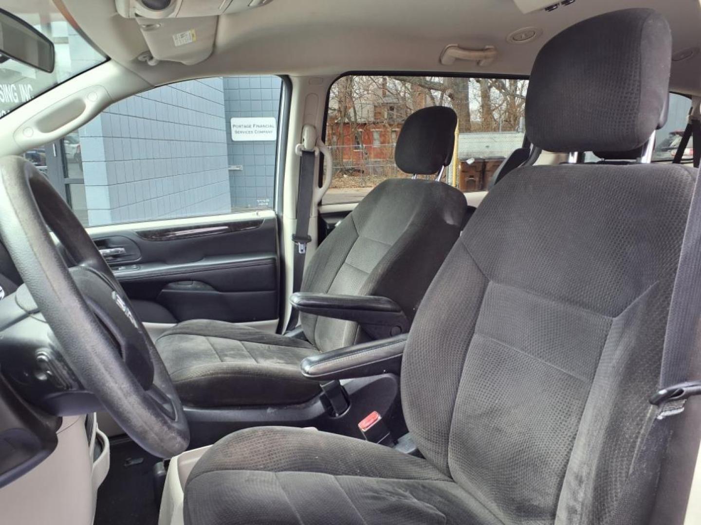 2012 Bright Silver Metallic Clear Coat Ps2 Dodge Grand Caravan SE (2C4RDGBG0CR) with an 3.6L Pentastar 3.6L Flex Fuel V6 283hp 260ft. lbs. Sequential Multiport Fuel Injection engine, 6-Speed Shiftable Automatic transmission, located at 2813 Gilbert Avenue, Cincinnati, OH, 45206, (513) 221-2255, 39.130219, -84.489189 - Photo#5