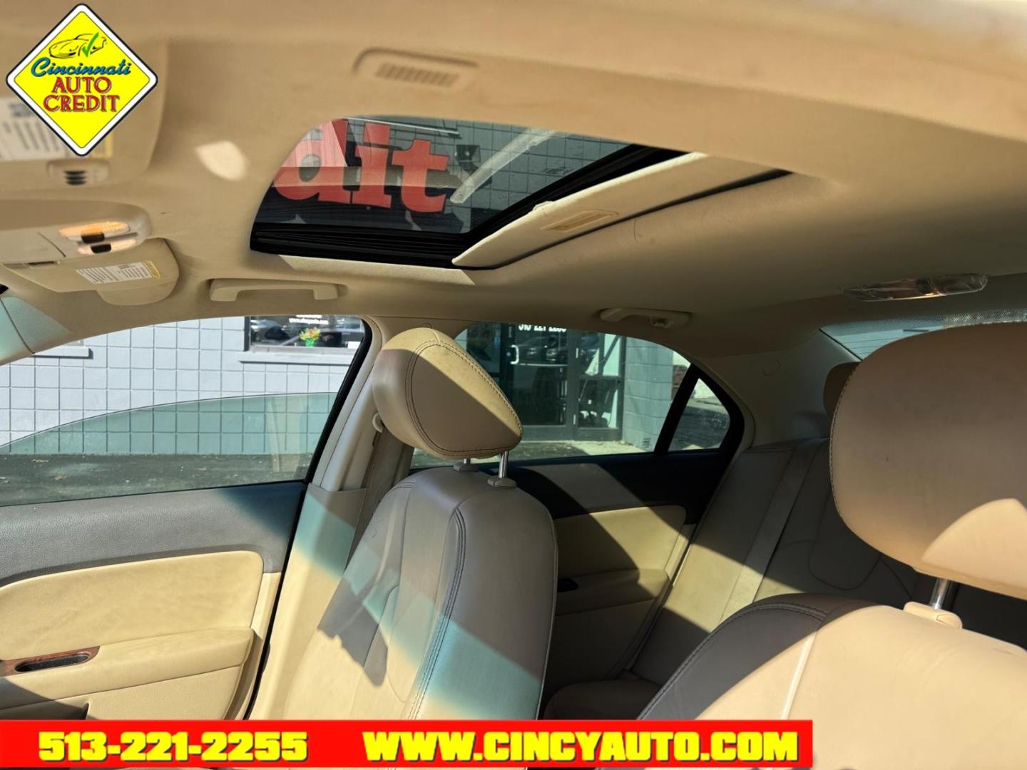 2011 Red Candy Metallic Tinted Clearcoat Ford Fusion SEL (3FAHP0JG8BR) with an 3.0L 3.0L Flex Fuel V6 240hp 223ft. lbs. Sequential Multiport Fuel Injection engine, 6-Speed Shiftable Automatic transmission, located at 2813 Gilbert Avenue, Cincinnati, OH, 45206, (513) 221-2255, 39.130219, -84.489189 - Photo#4