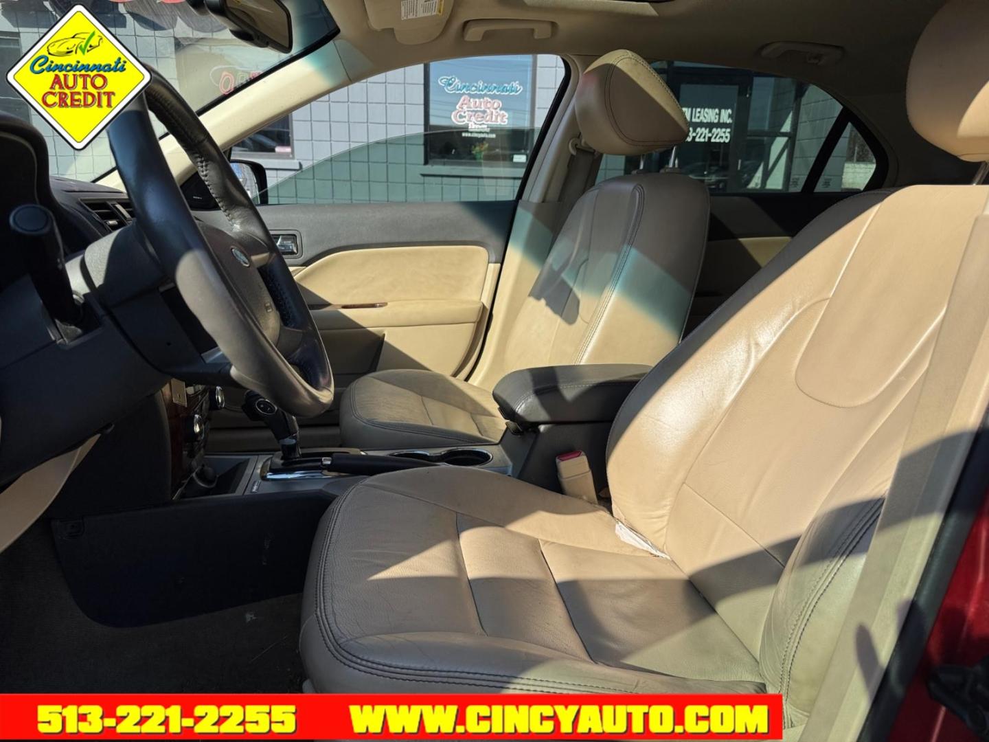 2011 Red Candy Metallic Tinted Clearcoat Ford Fusion SEL (3FAHP0JG8BR) with an 3.0L 3.0L Flex Fuel V6 240hp 223ft. lbs. Sequential Multiport Fuel Injection engine, 6-Speed Shiftable Automatic transmission, located at 2813 Gilbert Avenue, Cincinnati, OH, 45206, (513) 221-2255, 39.130219, -84.489189 - Photo#5