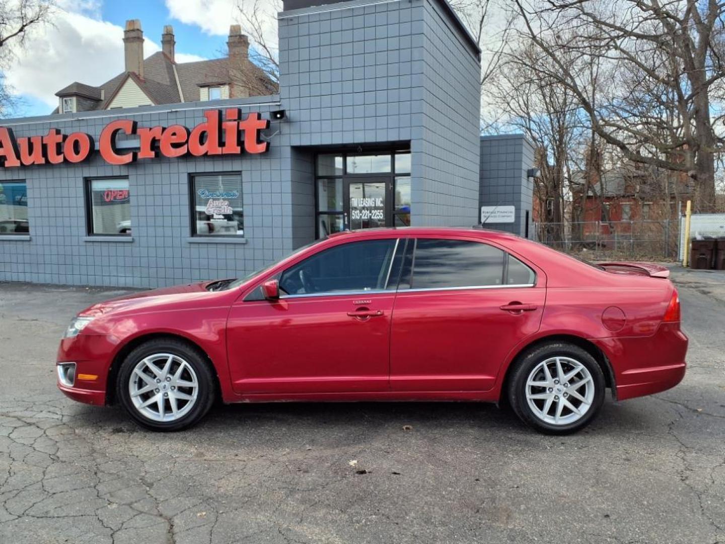 2011 Red Candy Metallic Tinted Clearcoat U6 Ford Fusion SEL (3FAHP0JG8BR) with an 3.0L 3.0L Flex Fuel V6 240hp 223ft. lbs. Sequential Multiport Fuel Injection engine, 6-Speed Shiftable Automatic transmission, located at 2813 Gilbert Avenue, Cincinnati, OH, 45206, (513) 221-2255, 39.130219, -84.489189 - Photo#1
